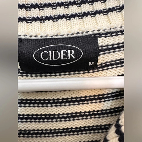 Cider Women’s Cropped Beige/Blue Knit stripe Sweater vest - Picture 5 of 5